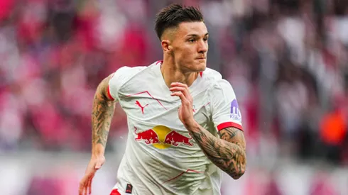 Benjamin Sesko con camiseta de RB Leipzig.