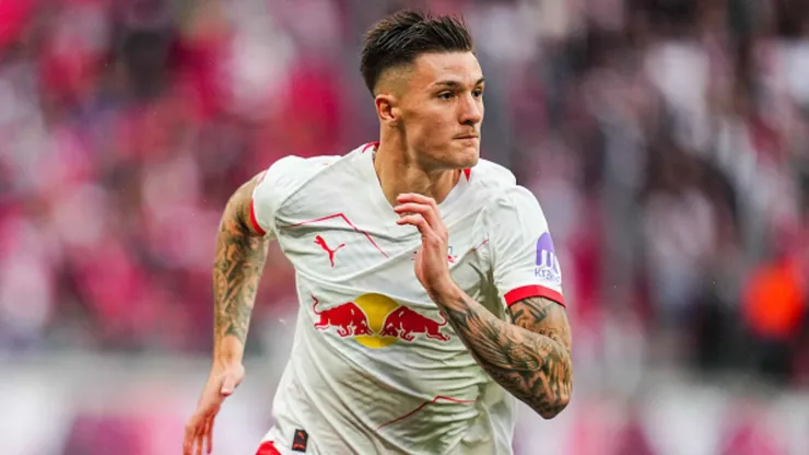 Benjamin Sesko con camiseta de RB Leipzig.