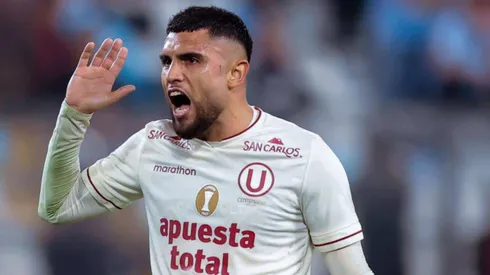 Rodrigo Ureña con camiseta de Universitario.