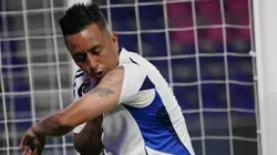 Christian Cueva celebrando con camiseta de Emelec.