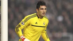 Antonio Adán con camiseta de Real Madrid.