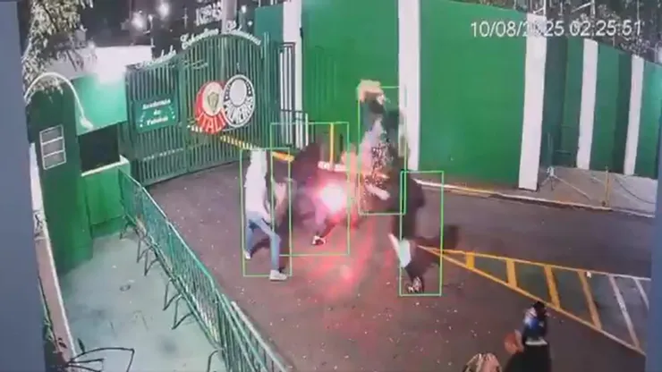 Ataque de hinchas a centro de entrenamiento de Palmeiras.