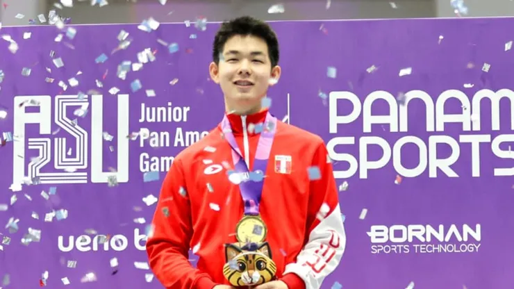Renzo Fukuda, con su medalla de oro en Asunción 2025.
