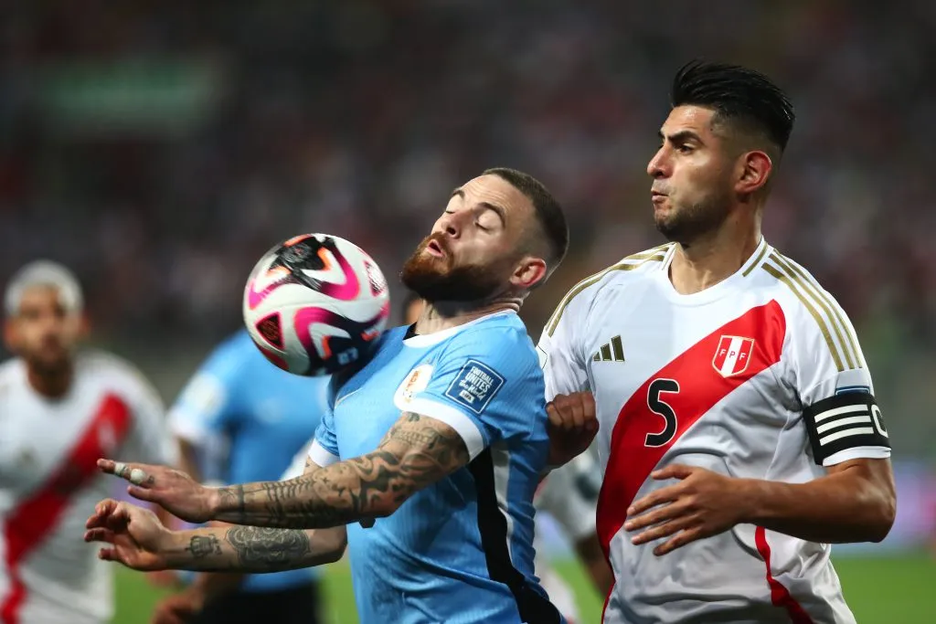 Carlos Zambrano capitán en la Selección Peruana. (Photo by Raul Sifuentes/Getty Images)