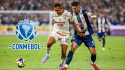 Álex Valera y Carlos Zambrano luchando por un balón.