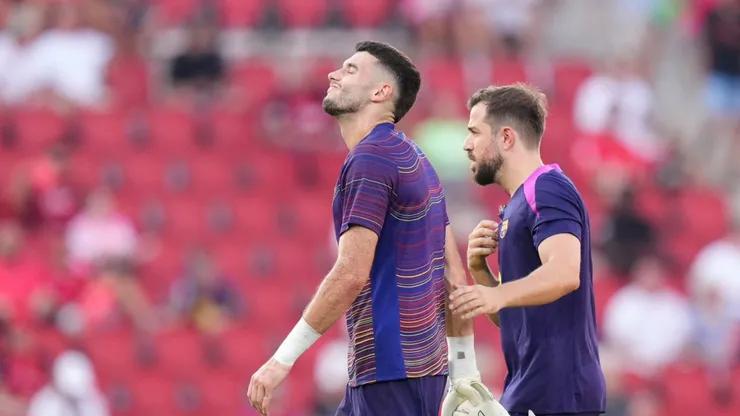 Joan García y su cara de lamento tras salir del calentamiento del Barcelona.