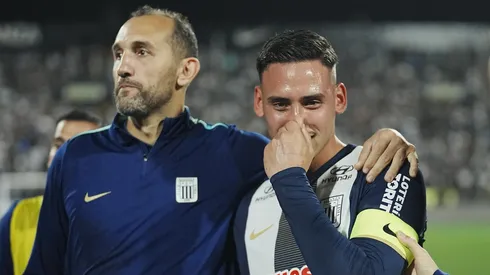 Hernán Barcos junto a Erick Noriega.