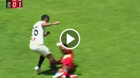 La dura entrada de Ancajima contra Herrera.