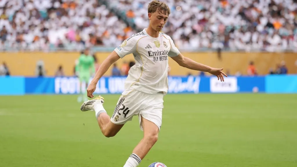 Dean Huijsen apunta a ser figura de la defensa del Real Madrid (Getty Images).