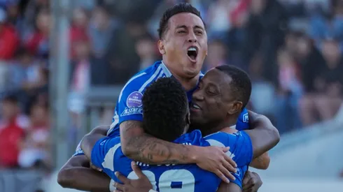 El festejo de Cueva con Jaime Ayoví para el 1-0 ante Técnico Universitario.