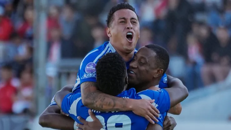El festejo de Cueva con Jaime Ayoví para el 1-0 ante Técnico Universitario.