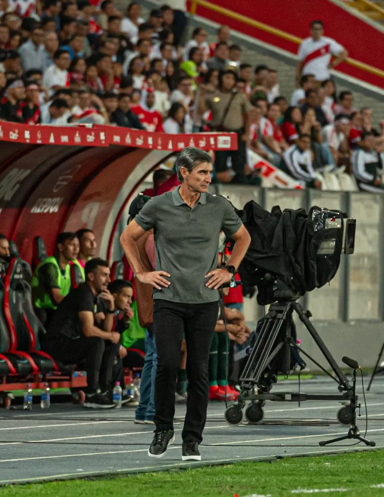 Óscar Ibáñez dirigiendo a la Selección Peruana. (Foto: Paloma Del Solar).