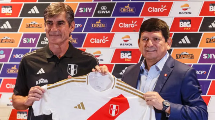 Óscar Ibáñez podría dirigir los amistosos de la Selección Peruana.