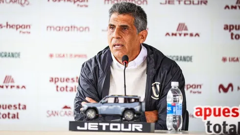 Álvaro Barco en conferencia de prensa.