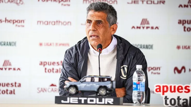 Álvaro Barco en conferencia de prensa.