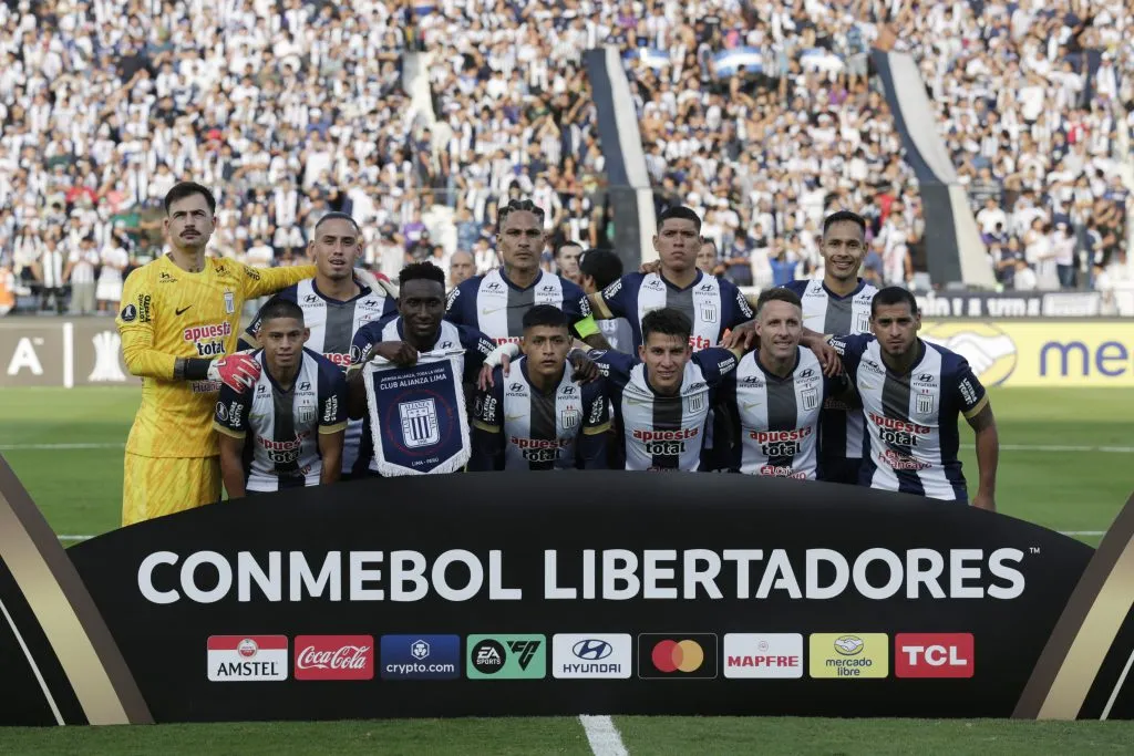 Alianza Lima listo para el partido contra Universidad Católica. (Photo by Fernando Sangama/Getty Images)