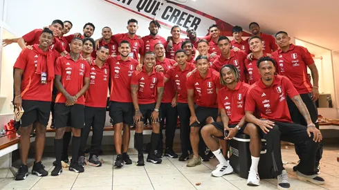 Jugadores de la Selección Peruana en camerinos.