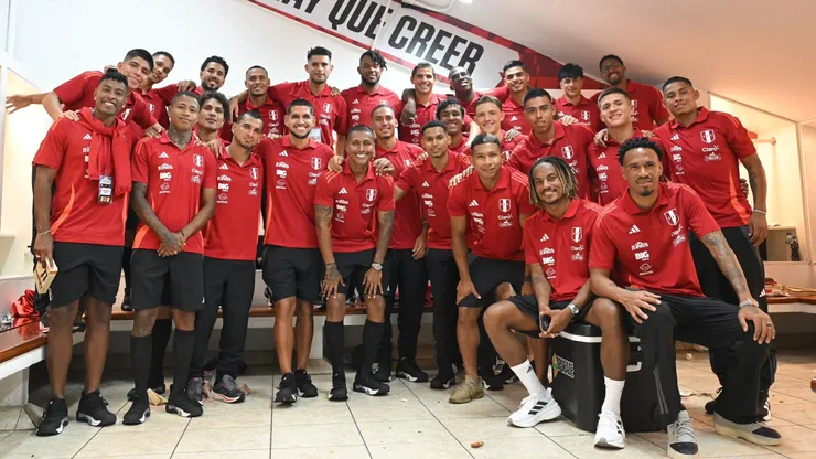 Jugadores de la Selección Peruana en camerinos.