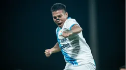 Martín Távara con camiseta de Sporting Cristal.