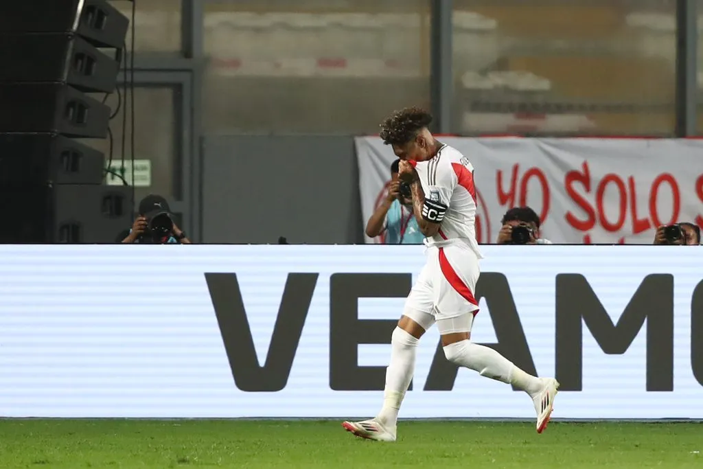 Paolo Guerrero celebrando gol ante Bolivia. (Photo by Raul Sifuentes/Getty Images)