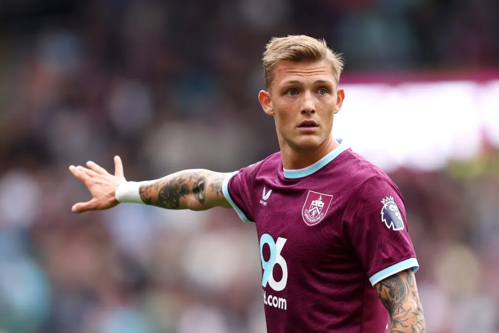 Oliver Sonne jugando en el Burnley. (Photo by Matt McNulty/Getty Images)