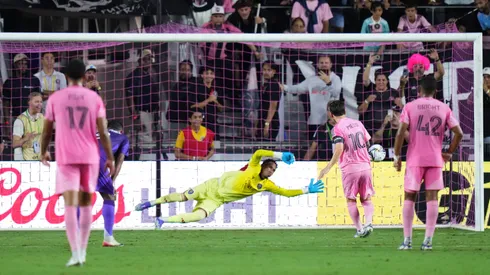 Pedro Gallese no pudo ante Lionel Messi.