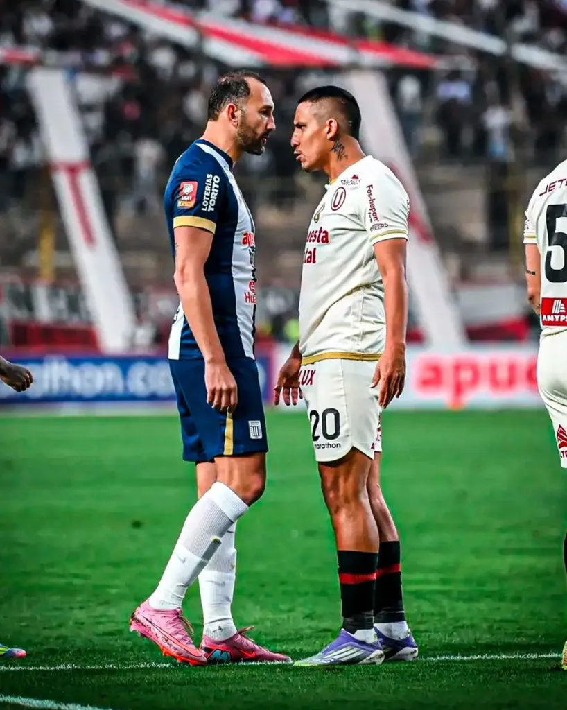 El altercado entre Hernán Barcos y Alex Valera. (Foto: X).