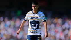 Piero Quispe con camiseta de Pumas.