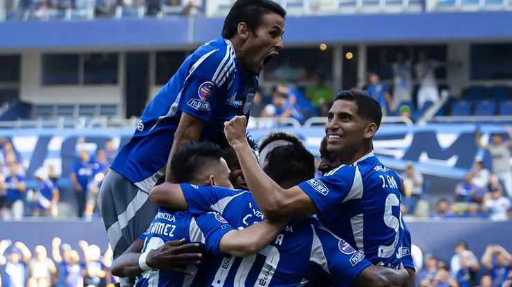Emelec festejando.