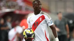 Luis Advíncula es uno de los jugadores elegidos por Óscar Ibáñez para continuar defendiendo la camiseta de Perú en las Eliminatorias Sudamericanas.
