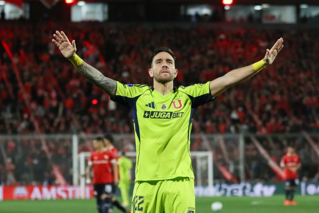 Universidad de Chile en el partido contra Independiente. (Photo by Sebastián Ñanco/Getty Images)