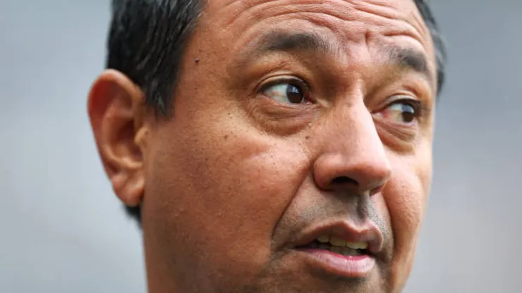 Nolberto Solano debutó como entrenador de Pakistán y recibió una goleada.