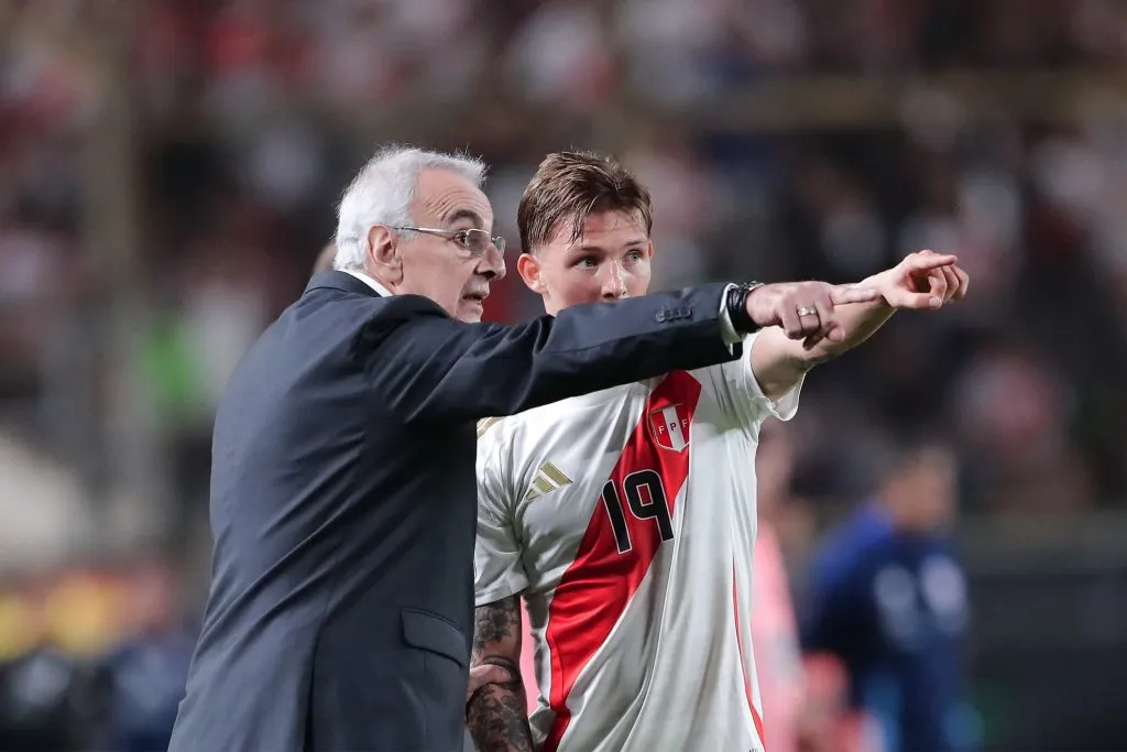 Oliver Sonne en la Selección Peruana con Jorge Fossati. (Photo by Daniel Apuy/Getty Images)