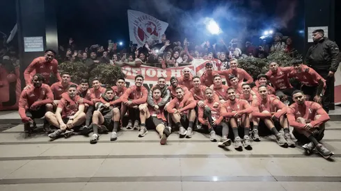Jugadores de la Selección Peruana en el banderazo de Montevideo, Uruguay.