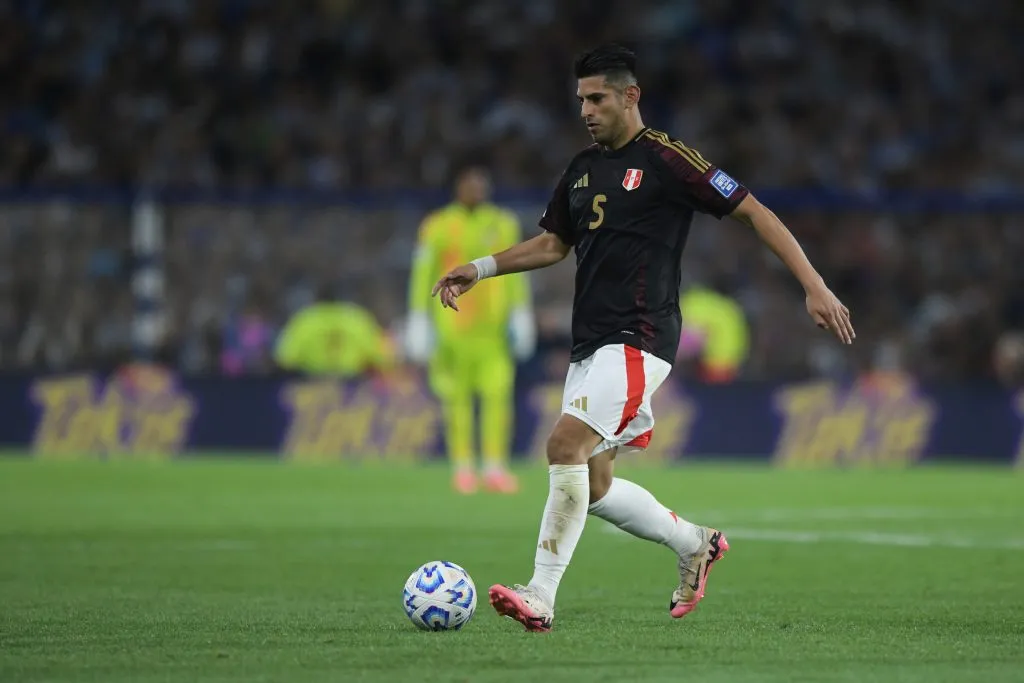 Carlos Zambrano jugando en las Eliminatorias Sudamericanas. (Photo by Marcelo Endelli/Getty Images)