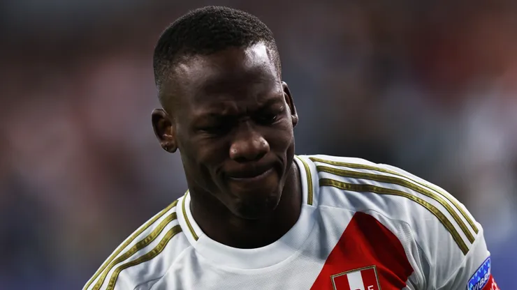 Luis Advíncula.