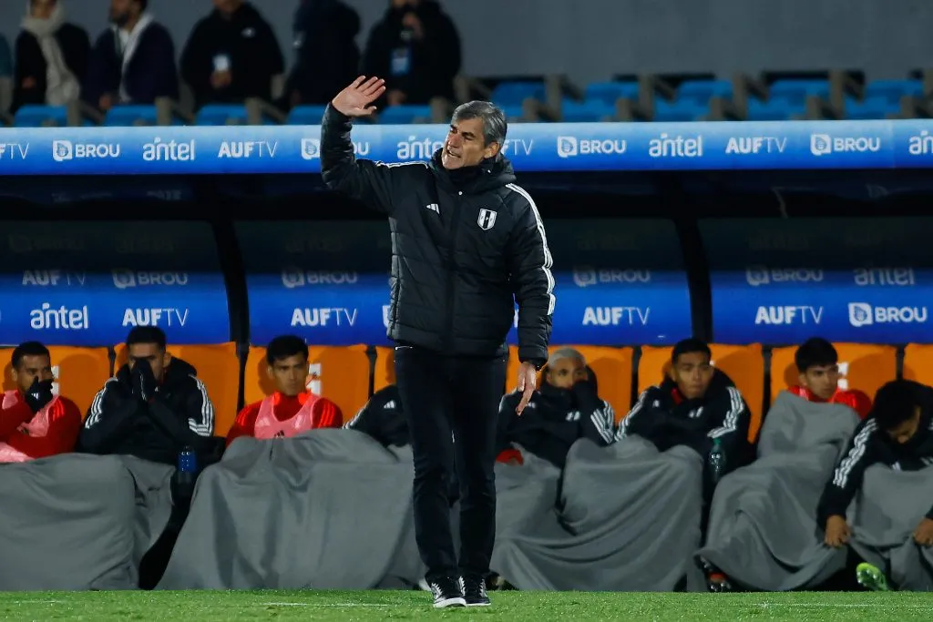 Óscar Ibáñez en el banco de suplentes (Foto: Getty).
