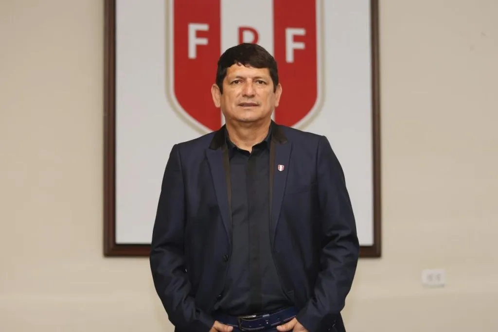 Agustín Lozano, presidente de la Federación Peruana de Fútbol. (Foto: X).
