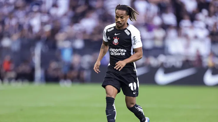 André Carrillo con camiseta de Corinthians.