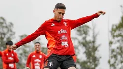 Erick Noriega entrenando con Perú.