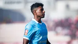 Miguel Araujo con camiseta de Sporting Cristal.