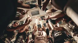 Universitario se refuerza para darle batalla a Alianza Lima.