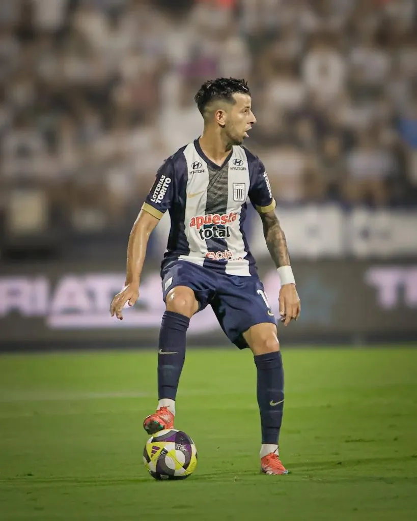Pablo Ceppelini jugando en Alianza Lima. (Foto: X).