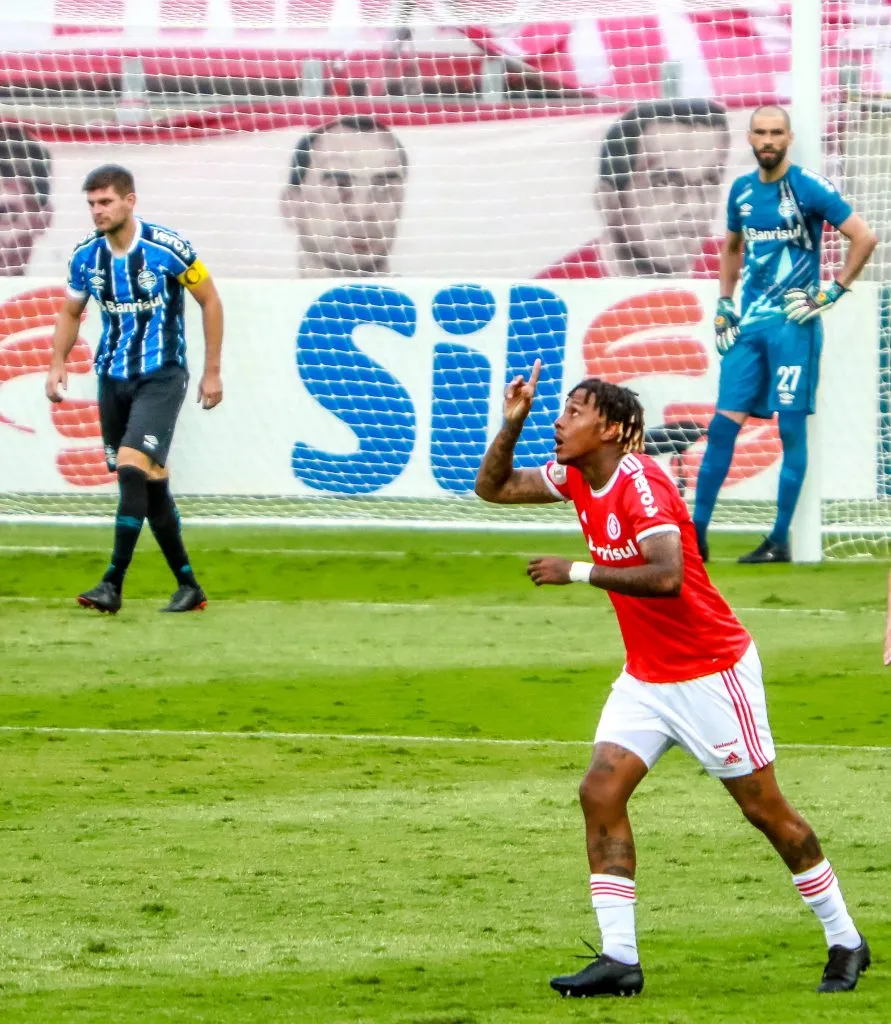 Abel Hernández jugando en el Inter de Porto Alegre. (Photo by Silvio Avila/Getty Images)