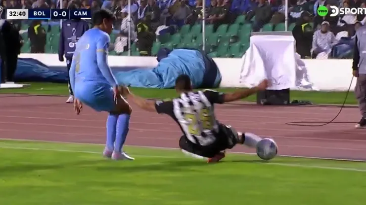 La grave lesión de Tomás Cuello en Bolívar vs. Atlético Mineiro.