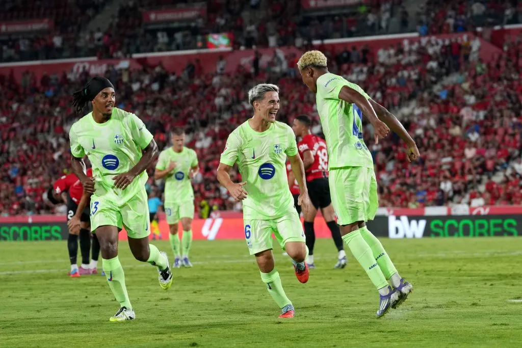 Barcelona celebrando en la Liga Española. (Photo by Alex Caparros/Getty Images)