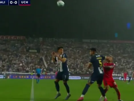 Carlos Zambrano pegó un codazo a Aránguiz y se fue expulsado en Alianza Lima vs. Universidad de Chile