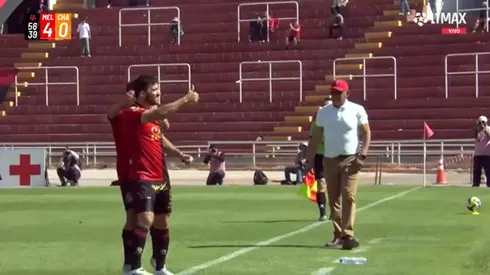 Bernardo Cuesta y su festejo por la vuelta al gol.
