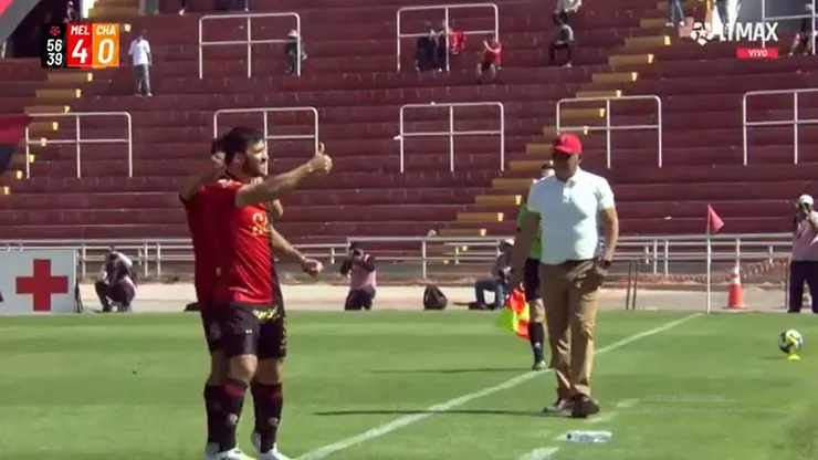 Bernardo Cuesta y su festejo por la vuelta al gol.