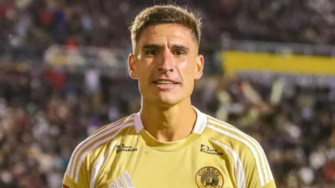 Facundo Callejo con camiseta de Cusco FC.